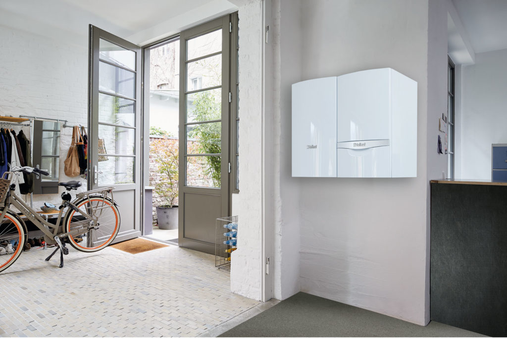 ecoTEC-plus-med-beholder-i-bryggers-web