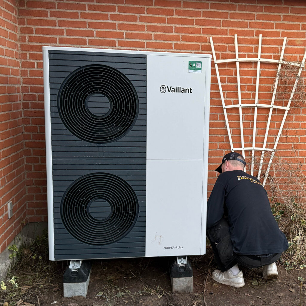 Vi installerer din luft til vand varmepumpe3